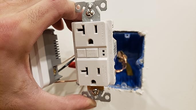 ARROW RECEPTACULO DUPLEX BLANCO 2P3H 20A 125V CA NEMA 5-20R