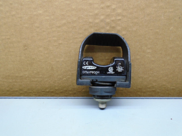 BANNER BOTON OPTICO DE SEGURIDAD 120VAC E/M RELAY QD