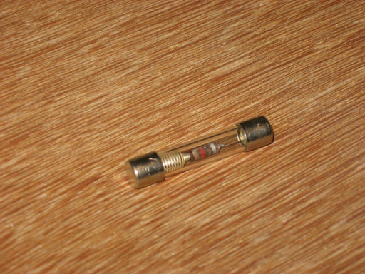 BUSS FUSIBLE MINIATURA VIDRIO LENTO 1.5 AMPS MDL-1-1/2