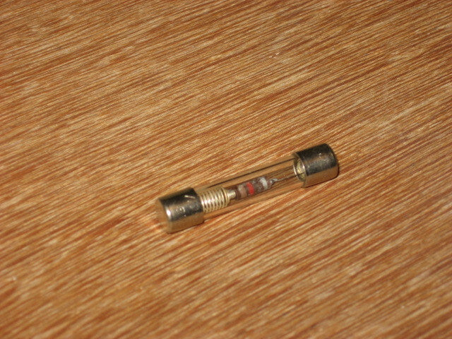 BUSS FUSIBLE MINIATURA VIDRIO LENTO 1.5 AMPS MDL-1-1/2