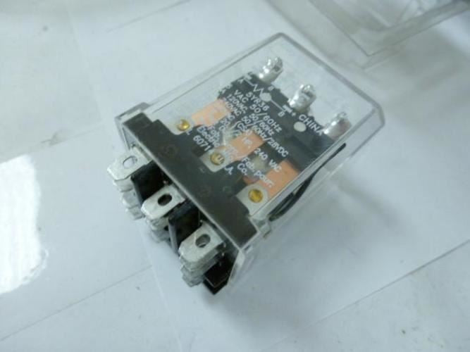 FINDER RELEVADOR ENCAPSULADO 10AMP 6VAC 2P2T 8PIN