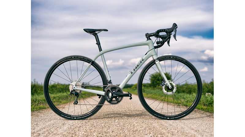 MACSE CURVA VERT. EXT. ALUMINIO 90° DE 24" A X 8" R. FONDO SOLIDO