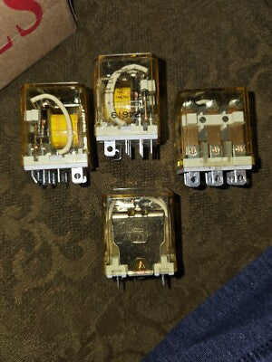 IDEC ICE CUBE MINIATURE RELAY 8-PIN 10A 120 VAC